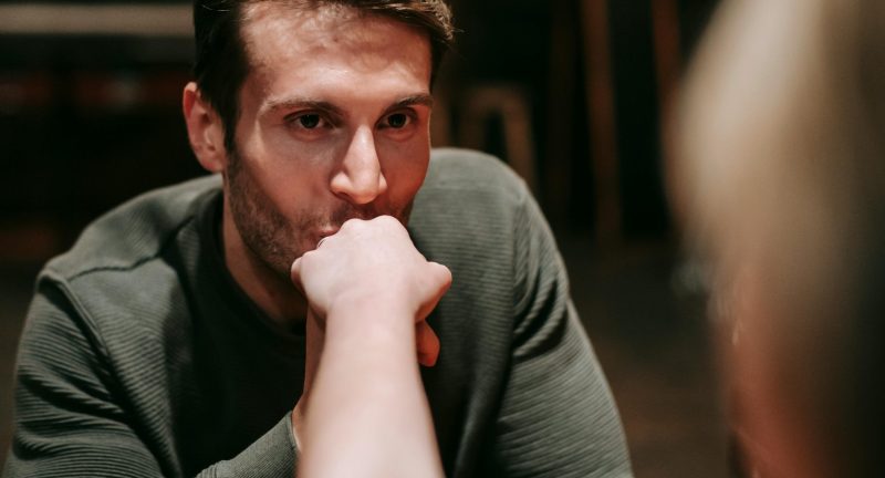 Έχει σχέση. Τι θέλει από μένα;